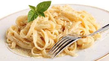 Fettuccine Alfredo Tarifi Nasil Yapilir Yemek Com