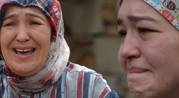 Depremde enkaza dönen evde yangın çıktı, aile sinir krizleri geçirdi