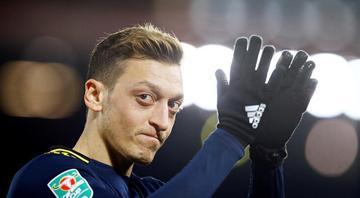Mesut Özil, Fenerbahçeyi takibe aldı Taraftar heyecanlandı...
