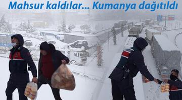 Balıkesir-Susurluk yolu 15 saattir kapalı Kar esareti