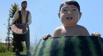 Diyarbakırda tartışma konusu olan karpuz içinde çocuk ve kadayıf tepsisi taşıyan adam heykelleri kaldırıldı