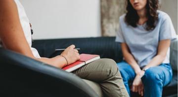 Regresyon Terapisi Nedir, Nasıl Yapılır Regresyon Tedavisi Hakkında Bilgiler