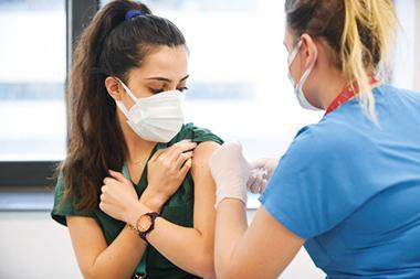 Sağlıkçılar 3. doz bekletisinde