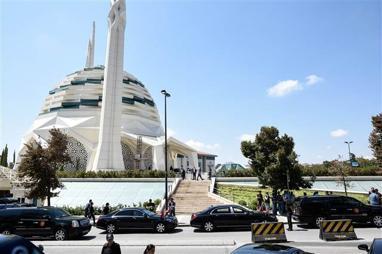 Marmara Universitesi Ilahiyat Fakultesi Camisi Ibadete Acildi Sanal Basin