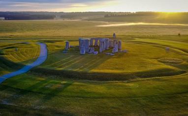 6- STONEHENGE