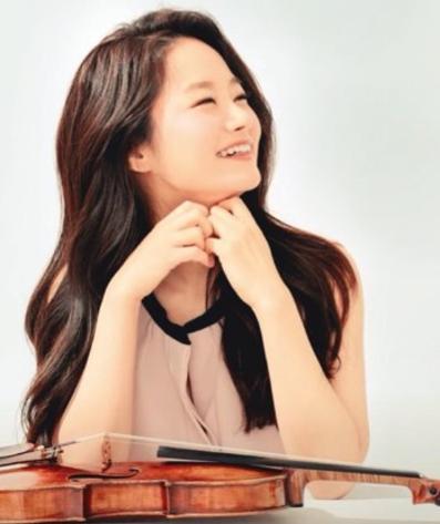 Ajda hangi iki ünlü yazarın önünde çırılçıplak soyundu