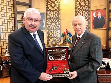 Bir yürüyün gidin Sezai Karakoç’tan size ekmek çıkmaz