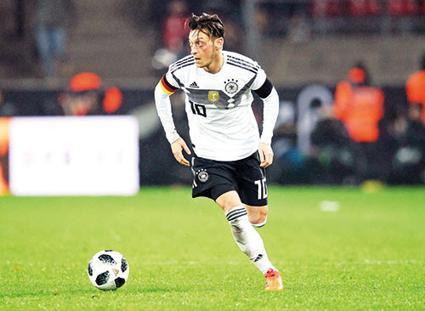Mesut Özil’e bile bu yapıldı Almanya’da yabancı Türkiye’de Alamancı