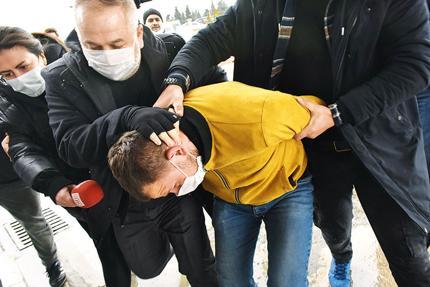 Bunlara artık terörist muamelesi yapalım