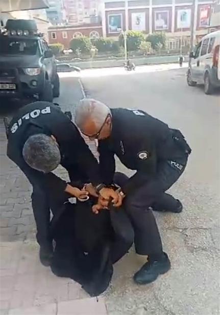AK Parti Çukurova ilçe binasına silahlı saldırı şüphelisi tutuklandı