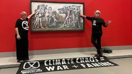 Bu kez Picasso’ya yapıştılar