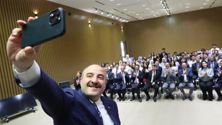 Bakan Varank ve Togg heyeti, Taşkent’te Özbek öğrencilerle buluştu Bakan Varank ve Togg heyeti, Taşkent’te Özbek öğrencilerle buluştu