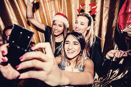 Yılbaşı kutlamaları... Evde yasak, otelde serbest