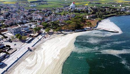 Kötü kokuyor, aylar önce geldi ve gitmiyor... Deniz salyası Marmara’yı esir aldı! 