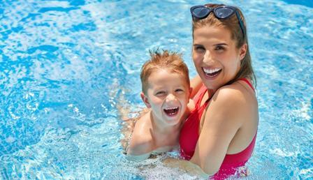 Çocuğunuza yüzmeyi öğretmek için 7 ipucu Çocuğunuza yüzmeyi öğretmek için 7 ipucu