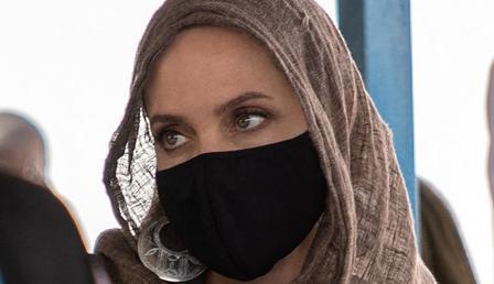 Angelina Jolie mülteci kampında Angelina Jolie mülteci kampında