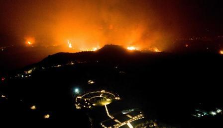 Son dakika... Yunanistan'da yangınlar sürüyor: Alevler antik Olimpia kentini sardı! Son dakika... Yunanistan'da yangınlar sürüyor: Alevler antik Olimpia kentini sardı!