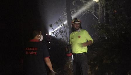 Gurbetçi itfaiyeci Doğan Atalay, yangını duyunca bavulunu kapıp afet bölgesine geldi Gurbetçi itfaiyeci Doğan Atalay, yangını duyunca bavulunu kapıp afet bölgesine geldi