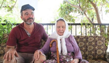 Annesini 600 metre sırtında taşıyıp yangından kurtardı Annesini 600 metre sırtında taşıyıp yangından kurtardı