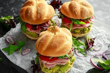 Gelinim Mutfakta club burger tarifi ve malzemeleri: Club burger (Kulüp burger) nasıl yapılır?