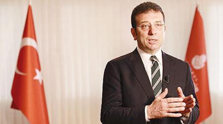 Ellerinde hesap makinesi topluyorlar bölüyorlar