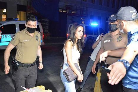 Lüks mekanda kanlı tartışma Ünlü oyuncu  Ayşegül Çınar ve eski sevgilisi gözaltına alındı