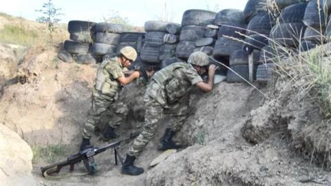 Azerbaycan askeri, eli tetikte Ermeni ordusuna karşı sınırı koruyor