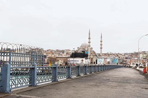 Orhan Pamuk romanında Atatürk’le alay mı ediyor