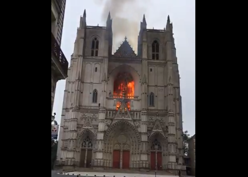 Son dakika... Frandada büyük katedral yangını