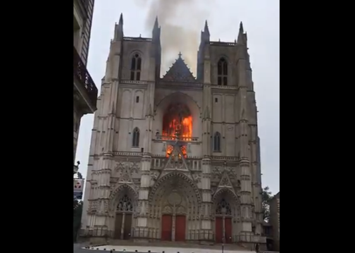 Son dakika... Franda'da büyük katedral yangını