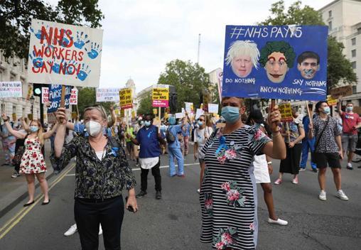 Londra'da hemşireler ve sağlık çalışanlarından protesto eylemi