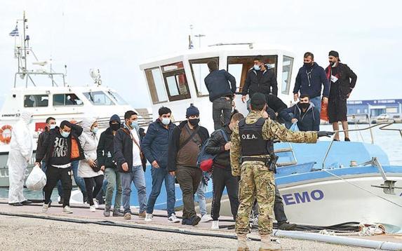 Son dakika haberi: Yunanistanda FETÖ komedisi... Sahte kimlikte ünlü Yunan oyuncuyu kullanmışlar