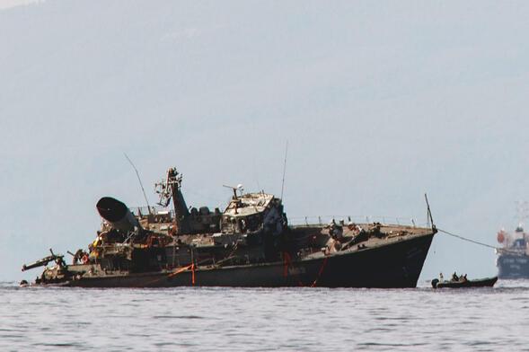 Yunanistan’ı şoke eden kaza! Yük gemisi savaş gemisini ikiye böldü