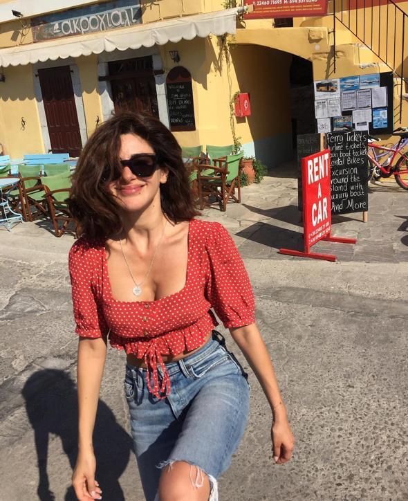 Nesrin Cavadzadeden o eleştirilere cevap:Çirkin kaşlarıma ve 47 kilo oluşuma...