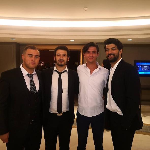 Engin Akyürek gönülleri fethetti Kardeşine düğün jesti...