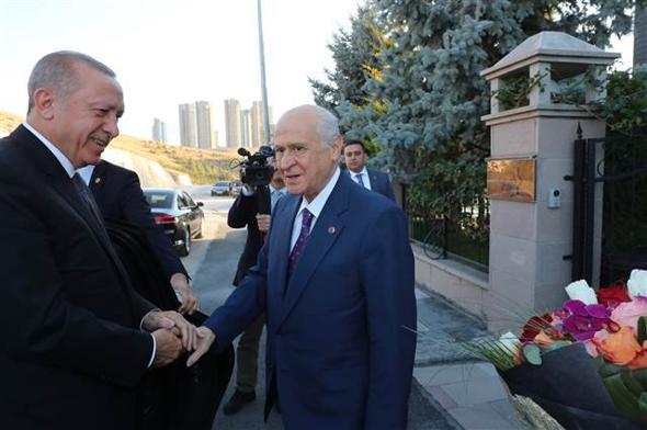 Bahçeliden Cumhurbaşkanı Erdoğana özel hediye