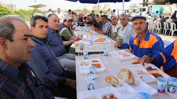 Mezitli Belediyesi Evden Cikamayana Yemek Dagitiyor Mersin Ilk Haber Gazetesi