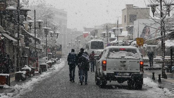 Diyarbakır Haberleri - Diyarbakır'da Kar Kalınlığı 40 Santimetreye Ulaştı -  Yerel Haberler