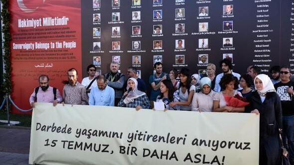 İstanbul Büyükşehir Belediyesi önünde darbe girişimi protestosu