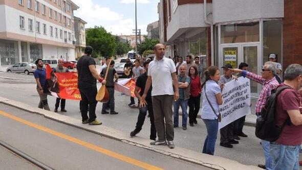 Grup Yorum, katılacakları etkinlik yasaklanınca sokakta türkü söyledi