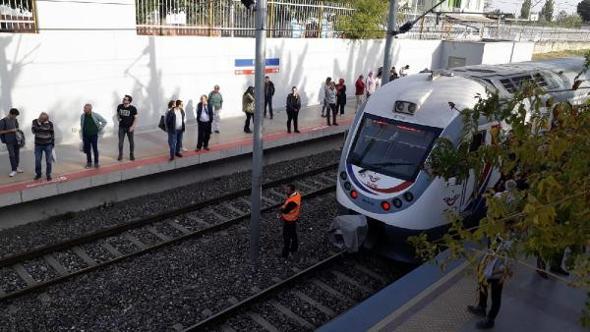 gaziemir haberleri tcdd treninin onune atlayarak intihar etti izmir haberleri