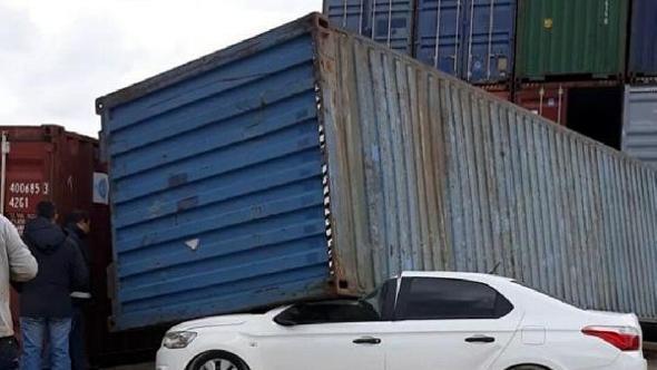 Aşırı rüzgar konteyneri devirdi, sağanak yağış denizi taşırdı