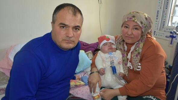 9 aylık bebeklerini yaşatmak için evlerini hastaneye çevirdiler