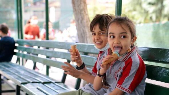 Aksaray Belediyesinden öğrencilere tatlı ve dondurma sürprizi