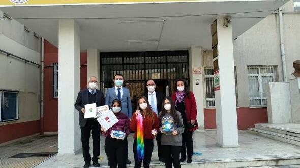 Japon öğrenciler, İzmirli depremzede öğrencileri unutmadı