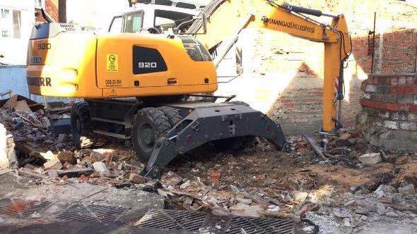 Osmangazi Belediyesi metruk binaların yıkımına devam ediyor