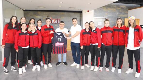 İzmir Haberleri Basket takımından teşekkür ziyareti Yerel Haberler