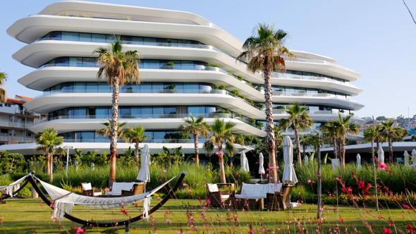 izmir haberleri reges cesme ye 24 temmuz da tugba yurt ve 21 agustos ta da burcu gunes konuk oluyor yerel haberler