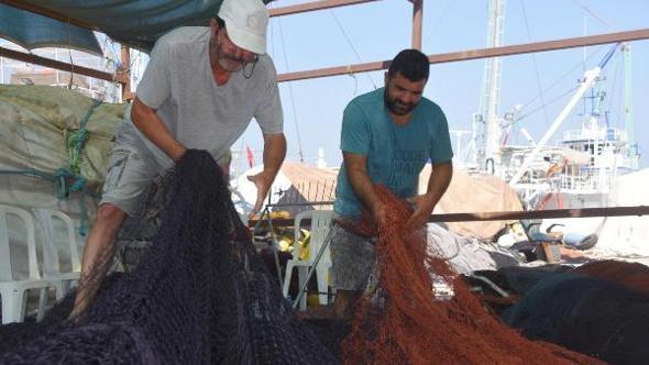 İzmirli balıkçılar, dört gözle av sezonunu bekliyor