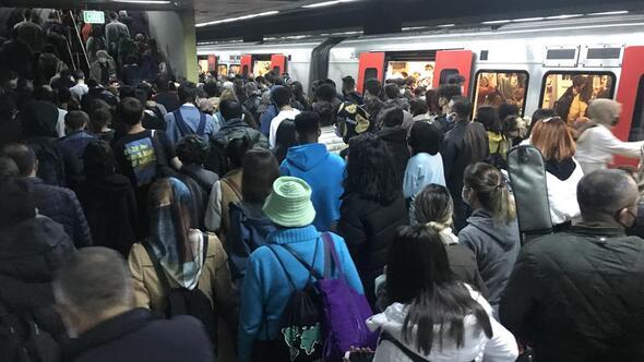 Metro bakımda yolcu isyanda